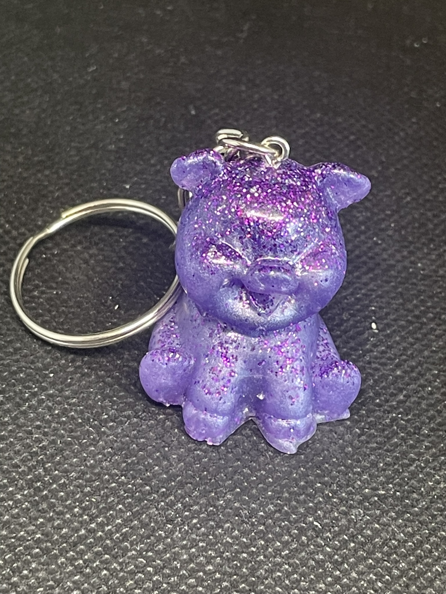 Porte clés cochon violet pailleté