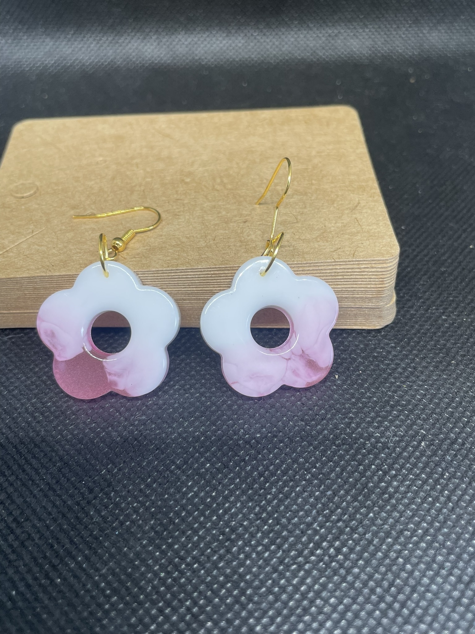 Boucles d'oreilles pampilles blanches & roses