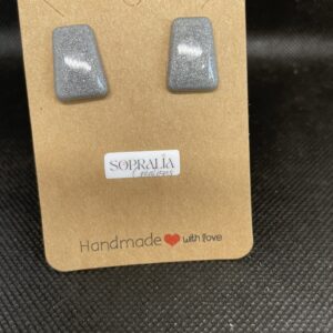 Petites boucles d'oreilles rectangles grises pailletées